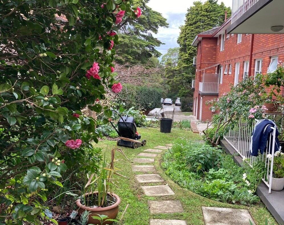 Strata gardening and site presentation